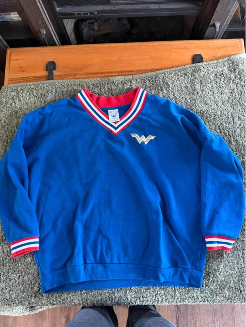 BoxLunch Wonder Woman Warrior Blue Pullover Sweatshirt 2X